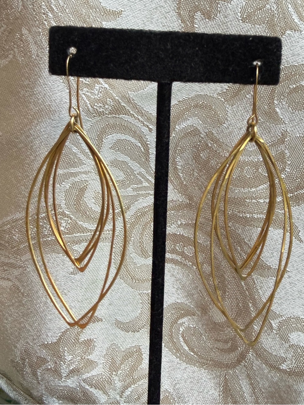 NWOT  Leaf Dangle Earrings